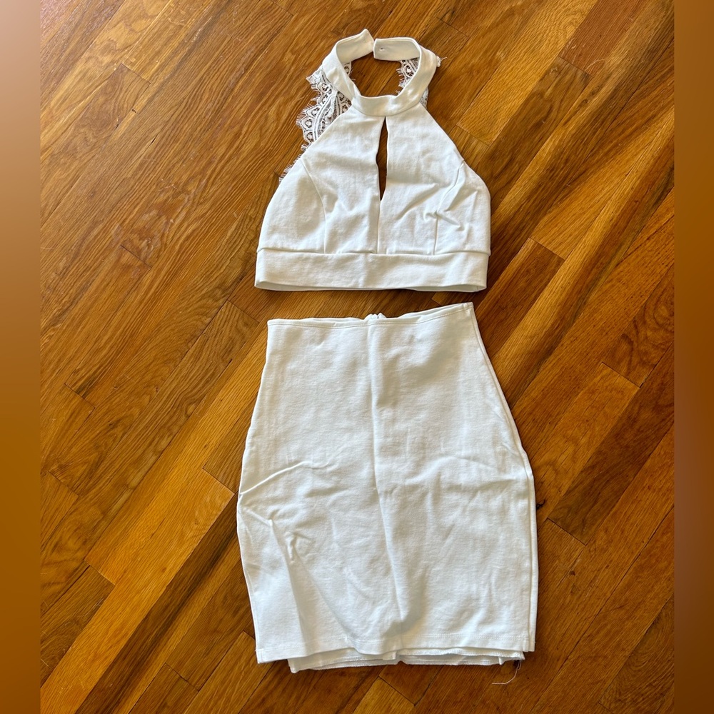 2 piece Lulus halter and skirt with lace on the back of the halter